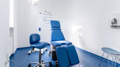 Zweites Behandlungszimmer in der Praxis Dr. Svenja Giessler in München