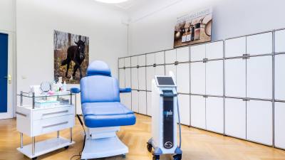Behandlungszimmer in der Praxis Dr. Svenja Giessler in München