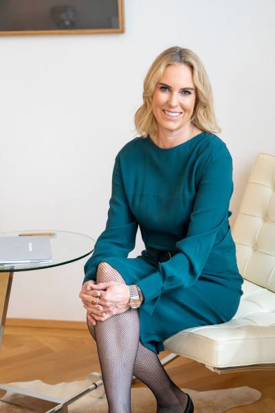 Dr. med. Svenja Giessler - Fachärztin für Plastische Chirurgie in München.